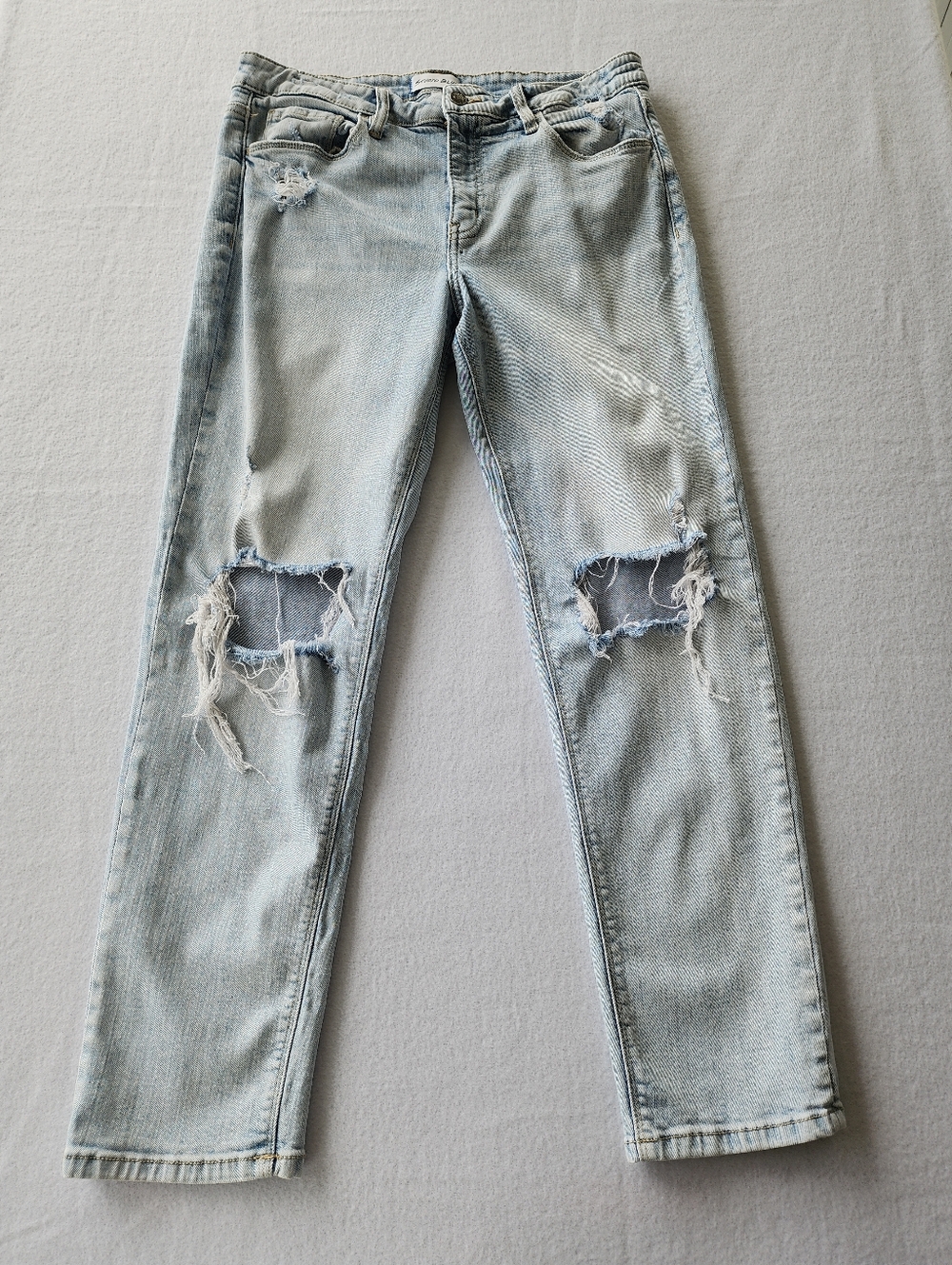 Studio Blue Distressed Straight Leg Jeans Light Wash Size 30